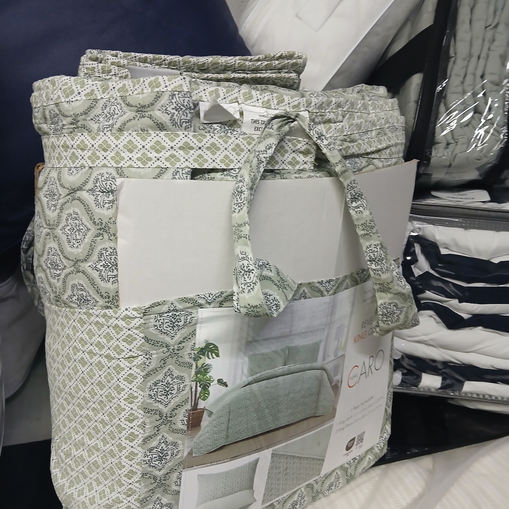 Elegant Green Patterned Comforter Set